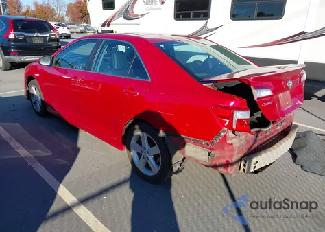 2014 Toyota Camry Se z USA, uszkodzony, nr VIN 4T1BF1FKXEU805019